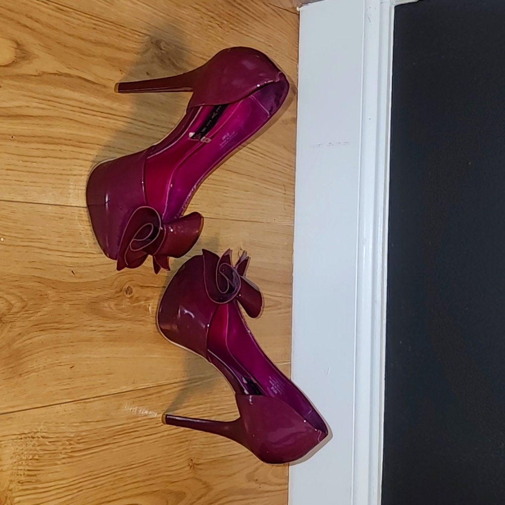 Patent- Leather peep toe heels